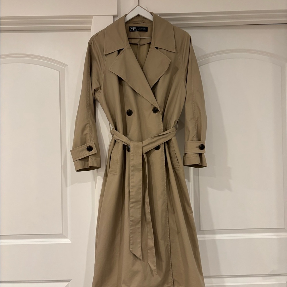 Zara Classic Double-Breasted Trench Coat in Beige
